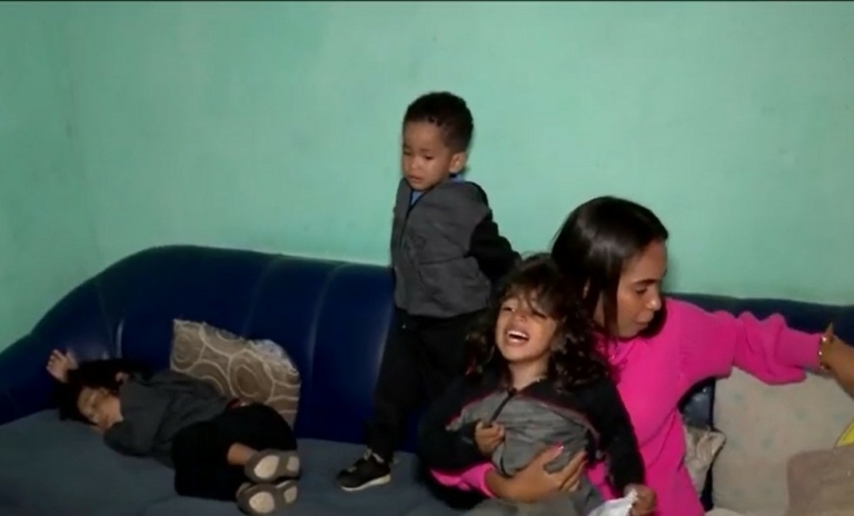 Mãe de trigêmeos autistas busca tratamento na Bahia — Canal Autismo / Revista Autismo