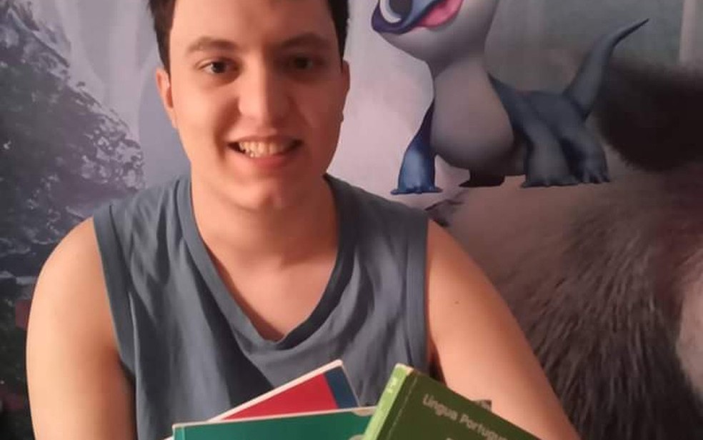 Autista faz estágio como professor em escola no interior de SP — Canal Autismo / Revista Autismo