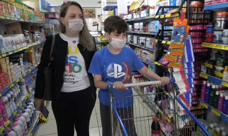 Projeto no interior de SP torna supermercados silenciosos para autistas — Canal Autismo / Revista Autismo