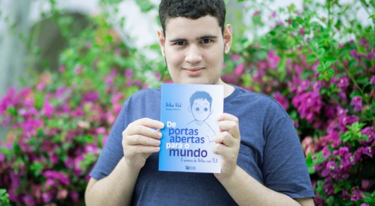 Autista lança livro em Recife — Canal Autismo / Revista Autismo