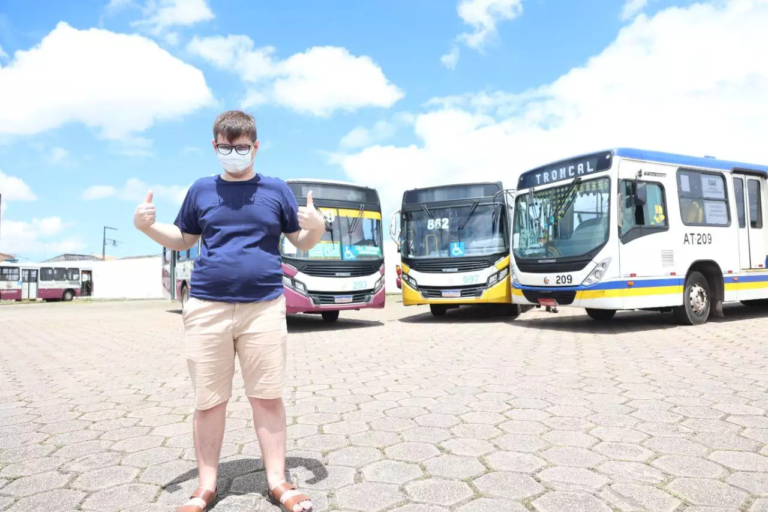 Busólogo, jovem autista pesquisa história de linhas de ônibus do Pará — Canal Autismo / Revista Autismo