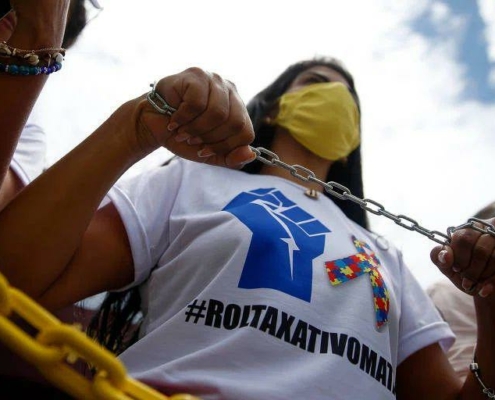 Protesto de mães acorrentadas contra o rol taxativo toma conta do pais! - Canal Autismo / Revista Autismo