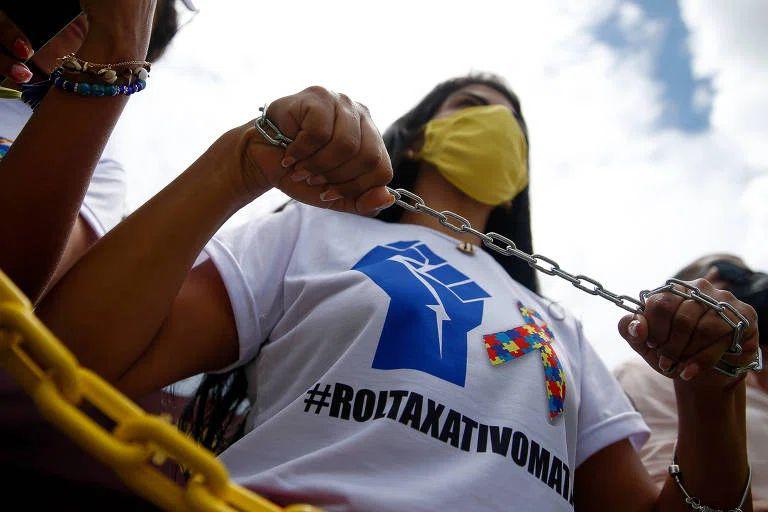 Protesto de mães acorrentadas contra o rol taxativo toma conta do pais! - Canal Autismo / Revista Autismo