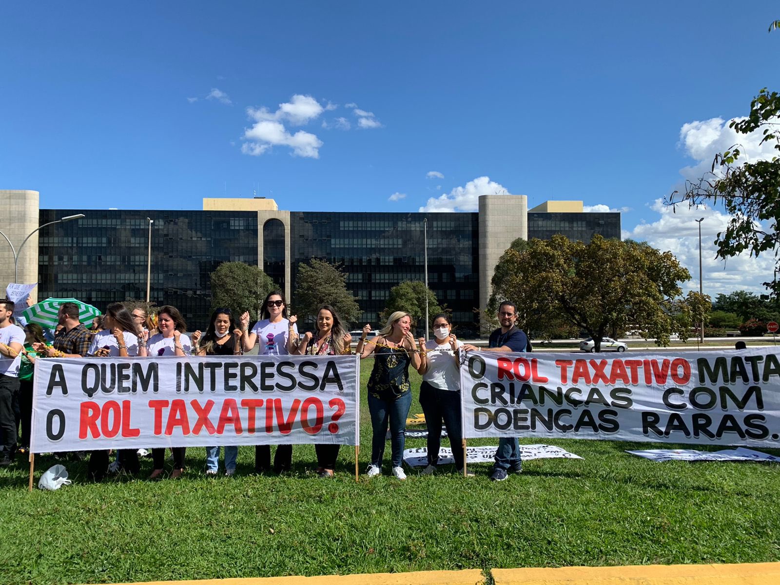 Ativistas fazem novos protestos contra rol taxativo da ANS — Canal Autismo / Revista Autismo