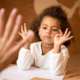 Novo estudo sobre a dificuldade de crianças autistas na leitura da linguagem corporal — artigo de Fátima de Kwant para o Canal Autismo / Revista Autismo