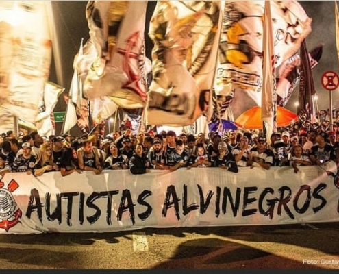 Corinthians tem primeira torcida só de autistas: os 'Autistas Alvinegros' — Canal Autismo / Revista Autismo