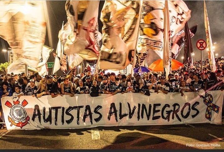 Corinthians tem primeira torcida só de autistas: os 'Autistas Alvinegros' — Canal Autismo / Revista Autismo