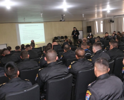 Polícia Militar e Bombeiros do Paraná recebem treinamento para abordagem de autistas — Canal Autismo / Revista Autismo
