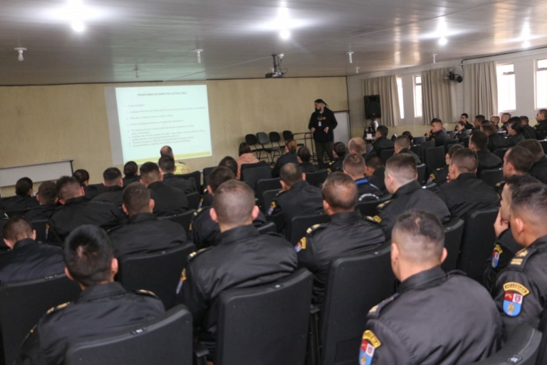 Polícia Militar e Bombeiros do Paraná recebem treinamento para abordagem de autistas — Canal Autismo / Revista Autismo