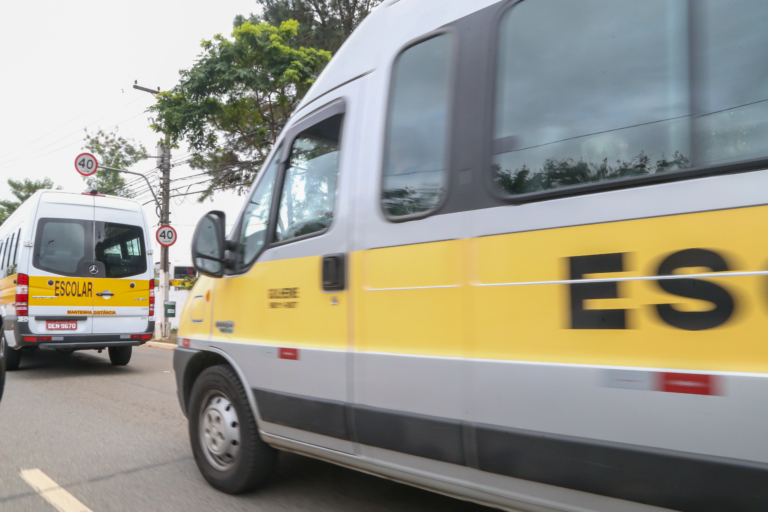 Em MG, criança autista é esquecida em van de transporte escolar — Canal Autismo / Revista Autismo