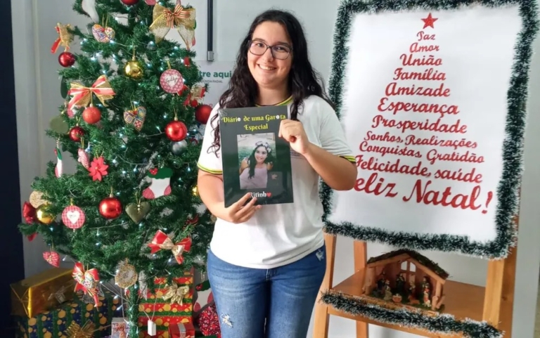 Jovem autista com paralisia cerebral lança livro — Canal Autismo / Revista Autismo