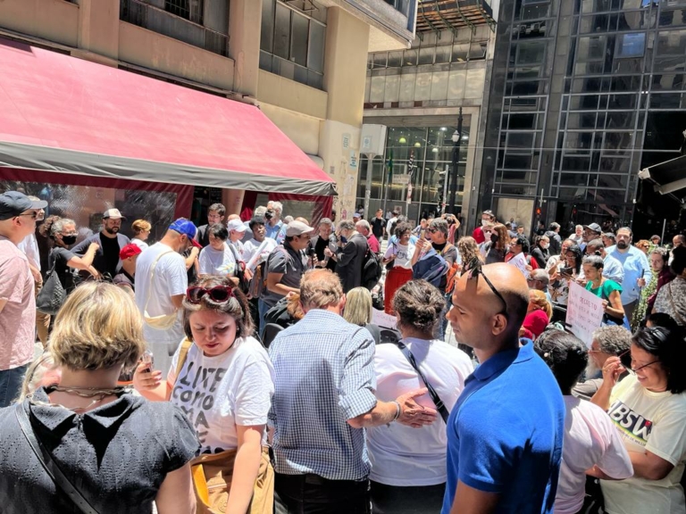 Novo governador de SP enfrenta 1º protesto motivado pelo fim de secretaria da pessoa com deficiência — Canal Autismo / Revista Autismo