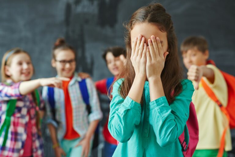 77% dos autistas sofrem bulliyng na escola, diz estudo canadense — Canal Autismo / Revista Autismo