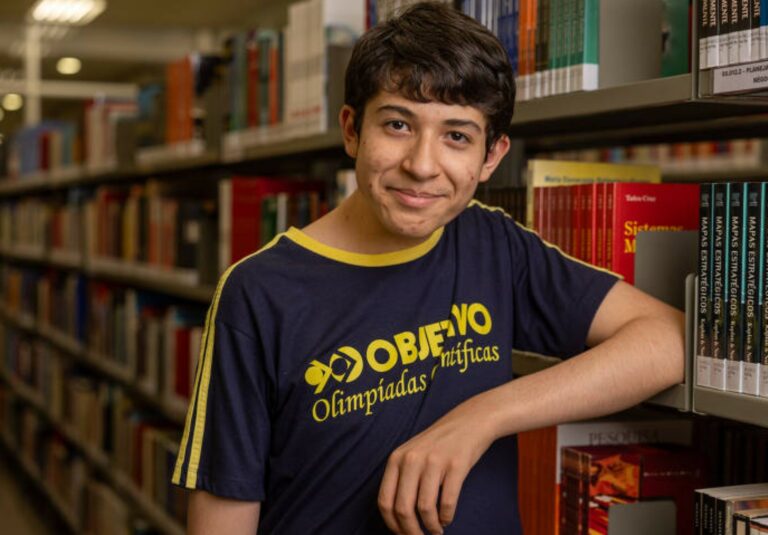 Adolescente autista com superdotação se destaca em olimpíadas estudantis — Canal Autismo / Revista Autismo