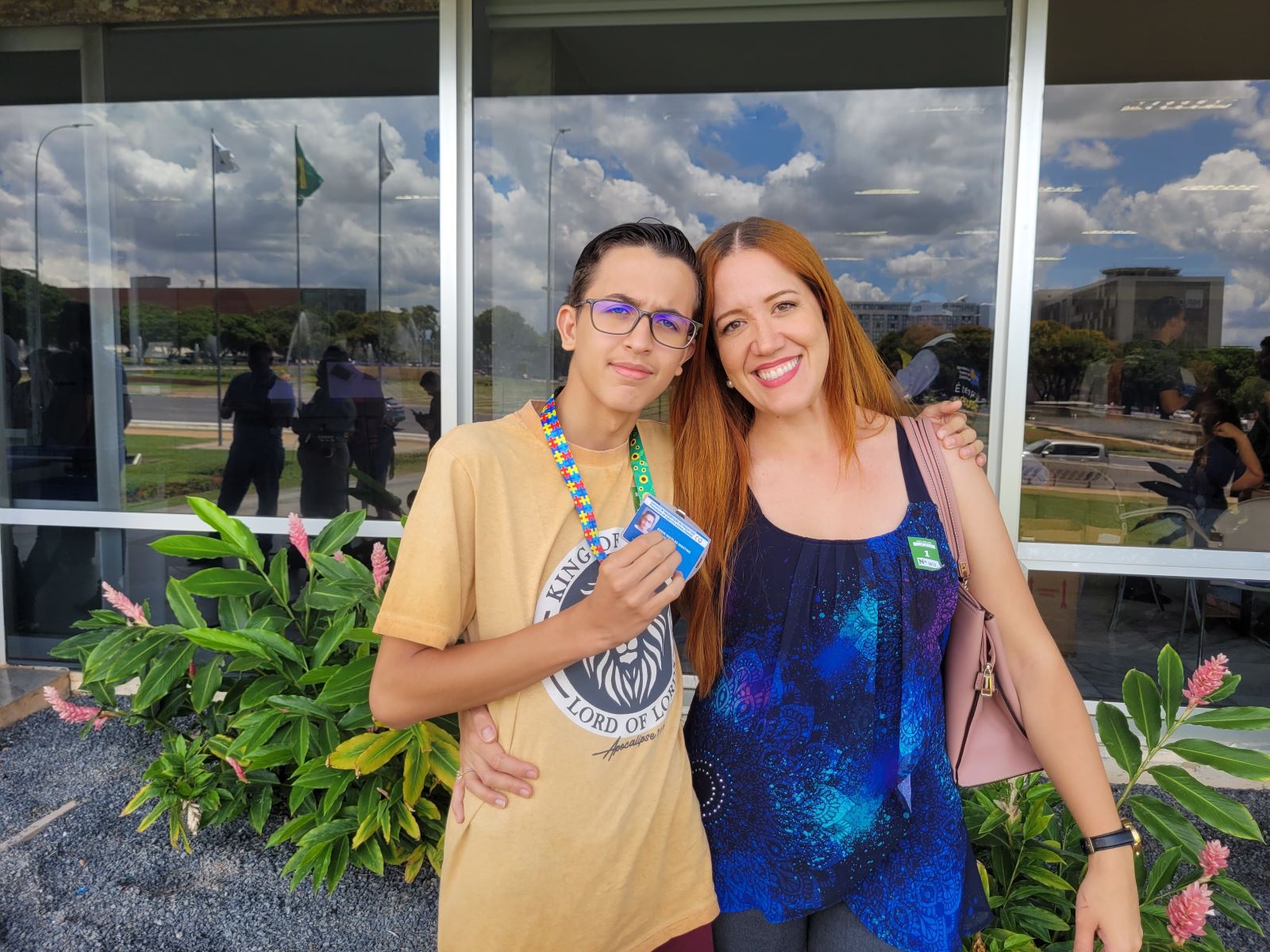 Governo do DF entrega carteiras de autismo — Canal Autismo / Revista Autismo