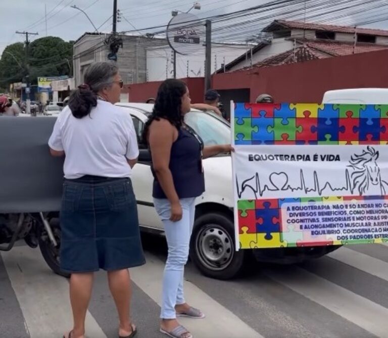 Familiares de autistas fazem protesto em Maceió — Canal Autismo / Revista Autismo