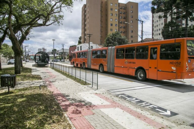 Eu Digo X: Autistas terão assento preferencial sinalizados nos ônibus de Curitiba — Canal Autismo / Revista Autismo