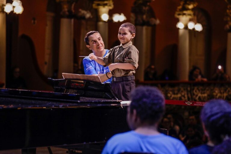 Teatro Amazonas recebe concerto Mozart no Mundo Azul — Canal Autismo / Revista Autismo