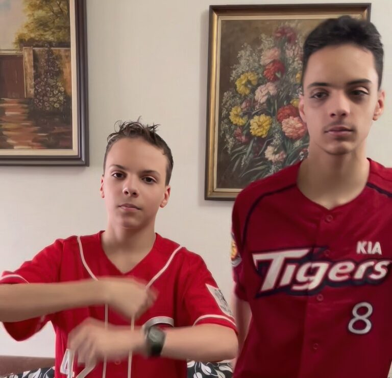Irmãos autistas fazem sucesso no TikTok — Canal Autismo / Revista Autismo