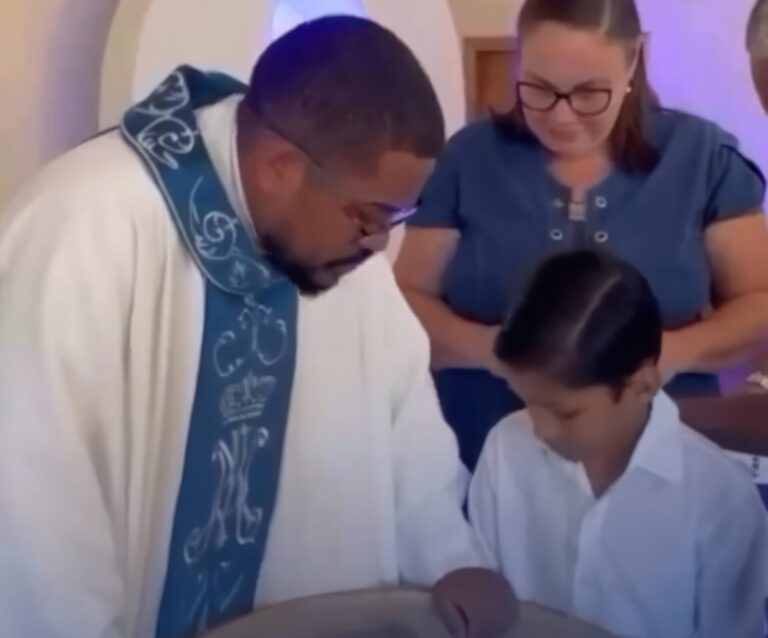 Padre autista faz adaptações para batismo e catequese de autistas — Canal Autismo / Revista Autismo