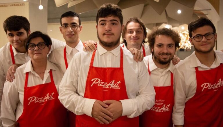 Pizzaria na Itália emprega exclusivamente pessoas autistas — Canal Autismo / Revista Autismo