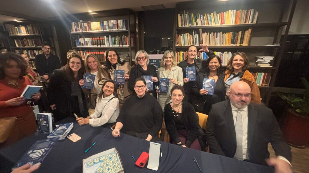 Autores da obra durante o lançamento do livro, em São Paulo (SP).