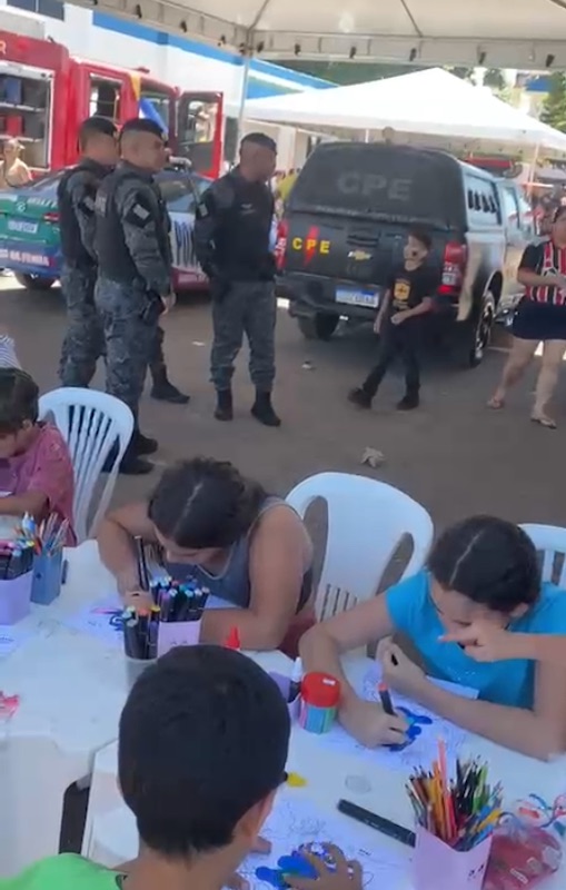 Polícia Militar promove ação voltada a crianças autistas em Luziânia (GO) — Canal Autismo / Revista Autismo
